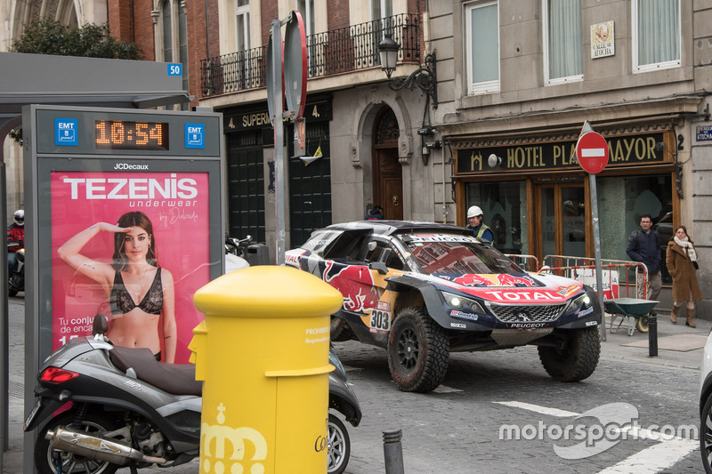 Carlos Sainz, Lucas Cruz, Peugeot Sport nelle strade di Madrid