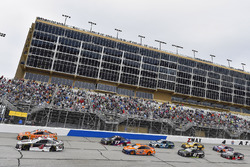 Kevin Harvick, Stewart-Haas Racing, Jimmy John's Ford Fusion and Brad Keselowski, Team Penske, Autotrader Ford Fusion