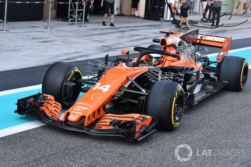 Fernando Alonso, McLaren MCL32, con sensores aerodinámicos y Halo