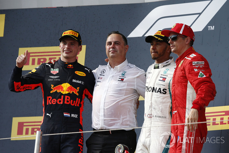 Max Verstappen, Red Bull Racing, Ron Meadows, Team Manager Mercedes AMG F1, Lewis Hamilton, Mercedes-AMG F1 e Kimi Raikkonen, Ferrari, festeggiano sul podio