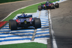 Brendon Hartley, Toro Rosso STR13, devant Pierre Gasly, Toro Rosso STR13