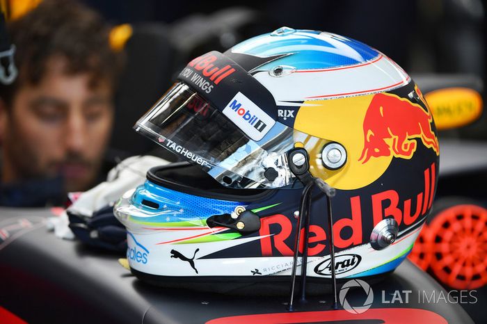 Daniel Ricciardo, Red Bull Racing RB13 kask
