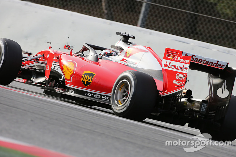 Kimi Raikkonen, Ferrari SF16-H, probando el Halo una protección para el habitáculo.