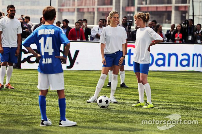 Carmen Jorda, Renault Sport F1 Team piloto de desarrollo en el partido de fútbol benéfico:de la pista a la cancha
