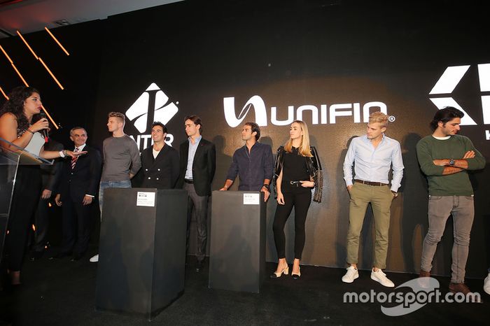 Nico Hulkenberg, Sahara Force India F1; Sergio Pérez, Sahara Force India F1; Esteban Gutiérrez, Haas F1 Team; Felipe Nasr, Sauber F1 Team; Carmen Jorda, Renault Sport F1 Team; Marcus Ericsson, Sauber F1 Team; y Carlos Sainz Jr., Scuderia Toro Rosso, en un 