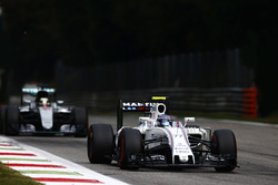 Valtteri Bottas, Williams FW38 Mercedes, devant Lewis Hamilton, Mercedes F1 W07 Hybrid