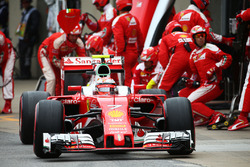 Кімі Райкконен, Ferrari SF16-H, робить піт-стоп
