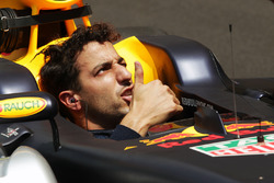 Daniel Ricciardo, Red Bull Racing RB12 sur la grille