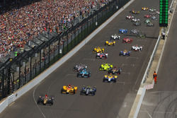 Start: James Hinchcliffe, Schmidt Peterson Motorsports Honda leads