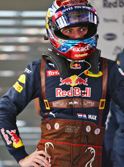 Max Verstappen, Red Bull Racing en carrera de Lederhosen juego