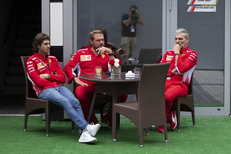 Antonio Giovinazzi, Ferrari, Gino Rosato, Ferrari and Maurizio Arrivabene, Ferrari Team Principal
