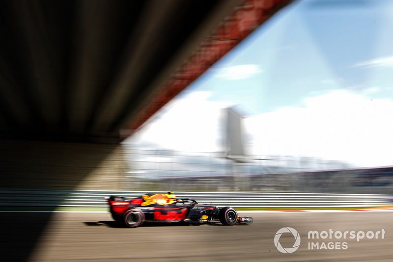 19: Max Verstappen, Red Bull Racing RB14, sin tiempo en Q2