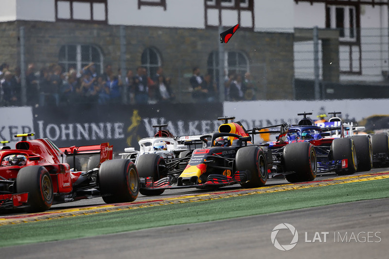 Ricciardo explains his lap 1 incident