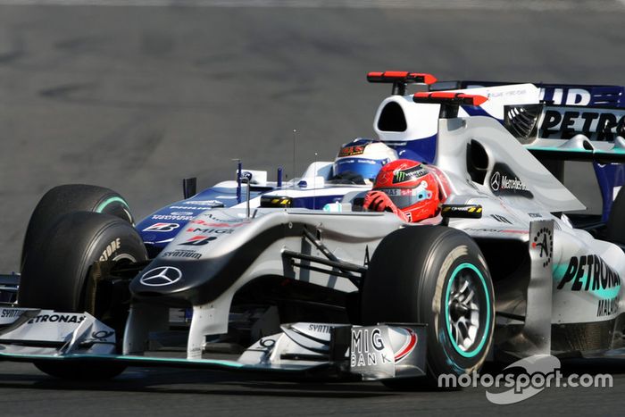 Michael Schumacher, Mercedes GP MGP W01, Rubens Barrichello, Williams FW32