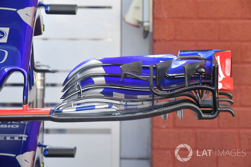 Scuderia Toro Rosso STR13 voorvleugel