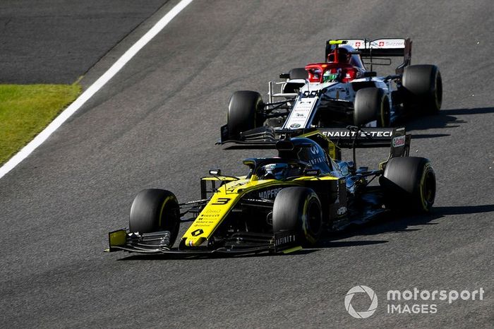 Daniel Ricciardo, Renault F1 Team R.S.19, Antonio Giovinazzi, Alfa Romeo Racing C38