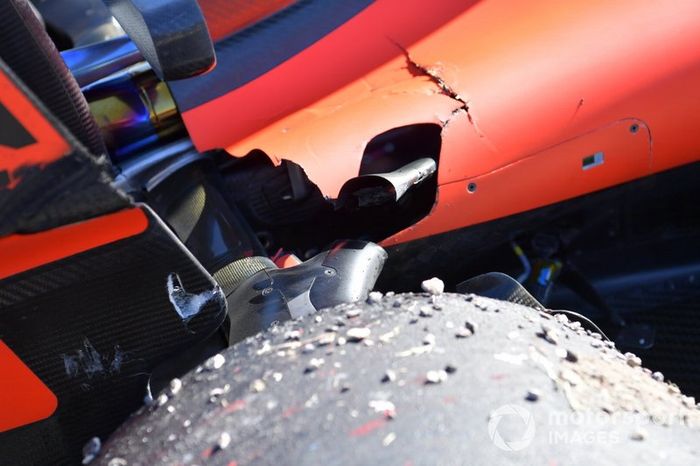 La suspensión dañada del monoplaza de Sebastian Vettel, Ferrari SF90