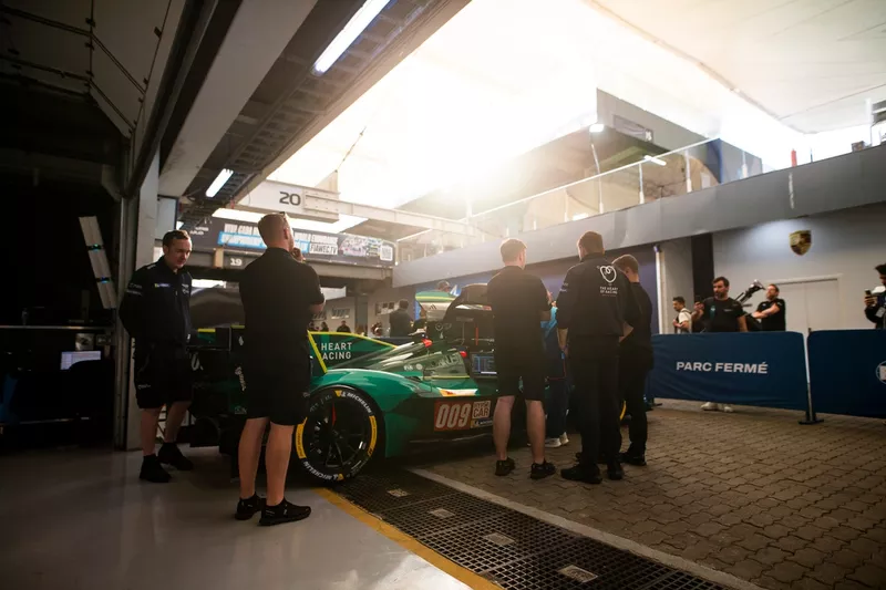 #009 Aston Martin Thor Team Aston Martin Valkyrie : Alex Riberas, Marco Sorensen