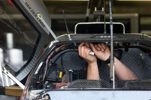 #20 BMW M Team WRT BMW M Hybrid V8