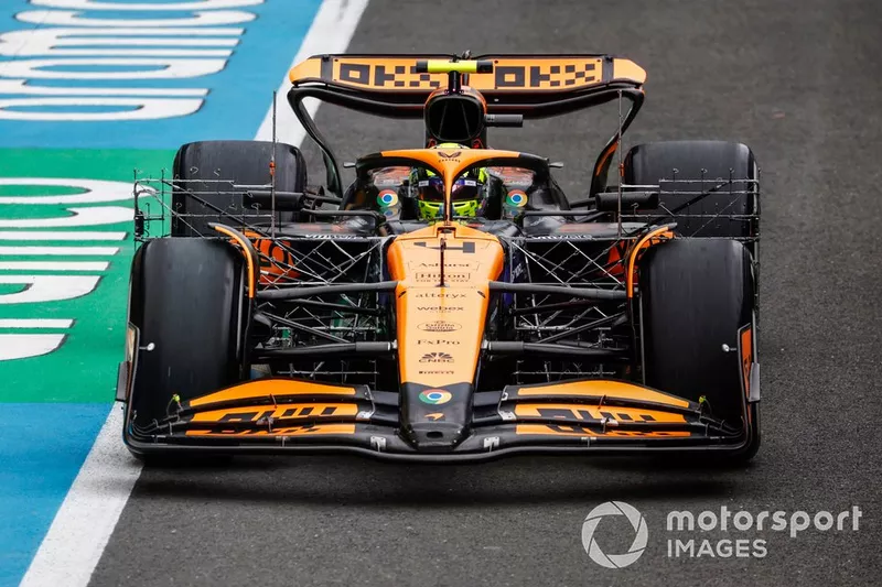 Lando Norris, McLaren MCL38, avec un capteur attaché