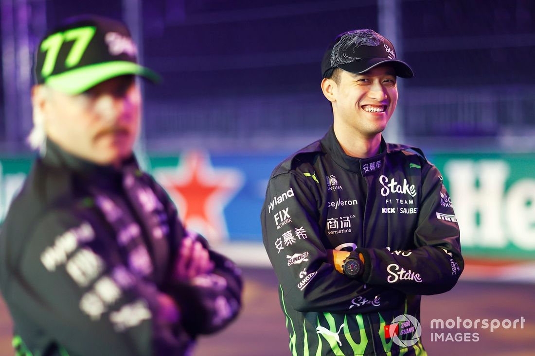 Valtteri Bottas, Stake F1 Team KICK Sauber, Zhou Guanyu, Stake F1 Team KICK Sauber