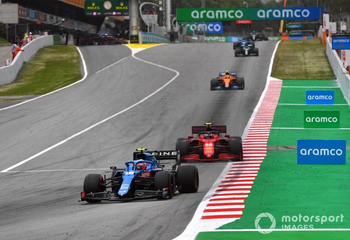 Esteban Ocon, Alpine A521, Carlos Sainz Jr., Ferrari SF21, Lando Norris, McLaren MCL35M