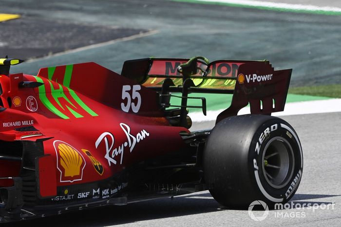 Parafina en el monoplaza de Carlos Sainz Jr., Ferrari SF21