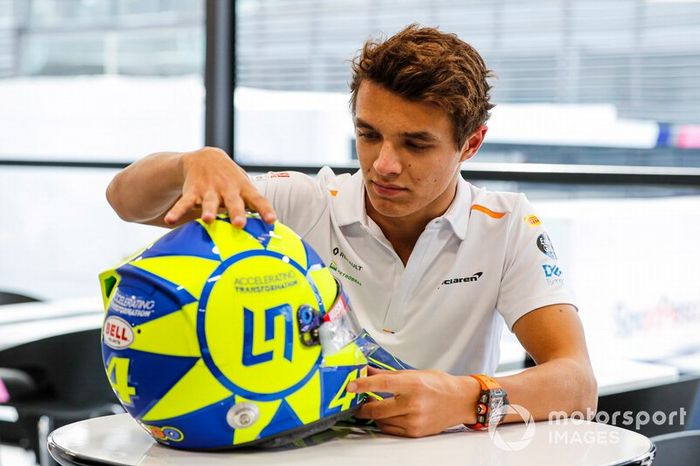 Lando Norris, McLaren with special Valentino Rossi tribute helmet