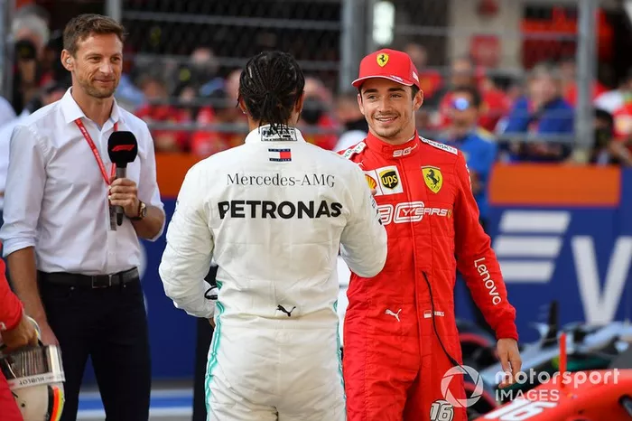 Lewis Hamilton, Mercedes AMG F1 si congratula con il vincitore della Pole Charles Leclerc, Ferrari
