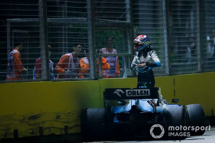 George Russell, Williams Racing FW42 fuera de la carrera