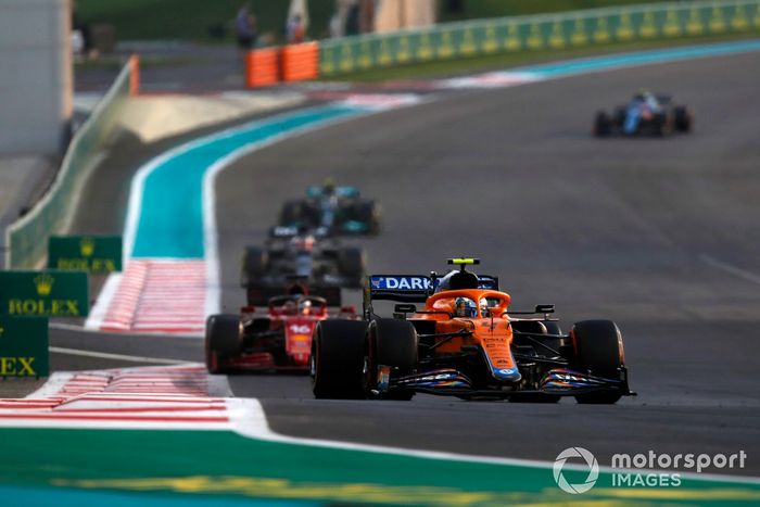 Lando Norris, McLaren MCL35M, Charles Leclerc, Ferrari SF21