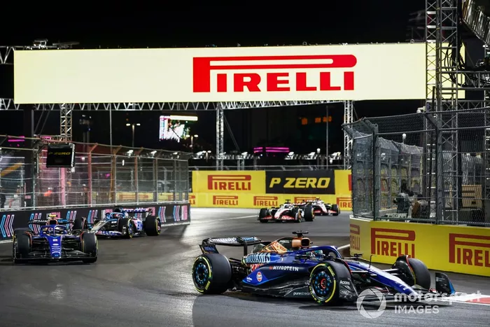 Alex Albon, Williams FW45, Logan Sargeant, Williams FW45, Esteban Ocon, Alpine A523