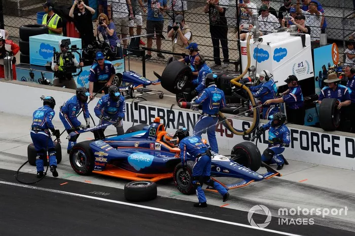JR Hildebrand, Dreyer & Reinbold Racing Chevrolet, pit stop