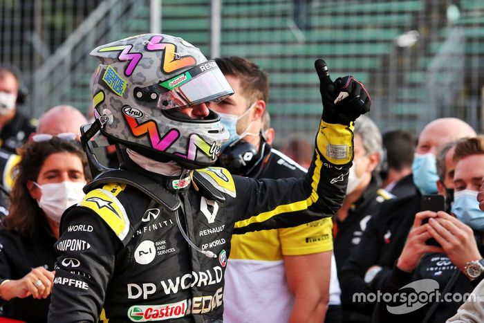 Tercer lugar Daniel Ricciardo, Renault F1 Team celebra en parc ferme