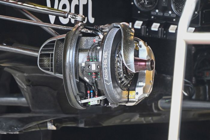 Renault F1 Team R.S.20 front brakes detail