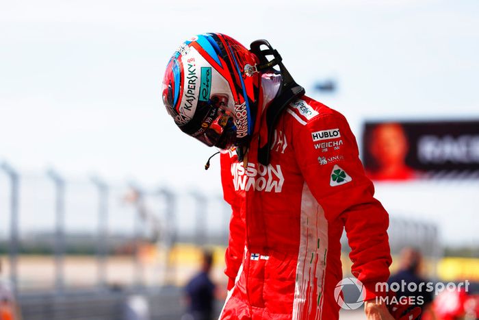Kimi Raikkonen, Ferrari, primera posición, celebra en el Parc Ferme