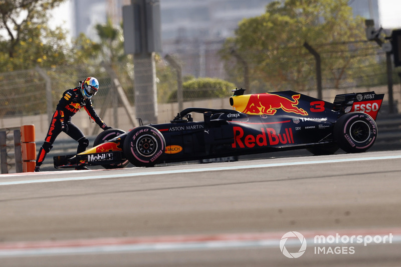 Остановка на трассе: Даниэль Риккардо, Red Bull Racing RB14