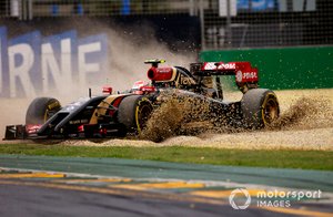 Pastor Maldonado, Lotus E22 Renault gira en la grava