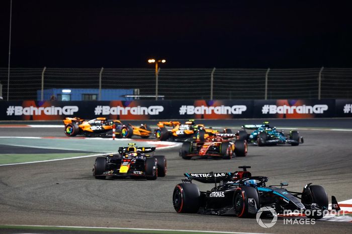 George Russell, Mercedes F1 W15, Sergio Pérez, Red Bull Racing RB20, Carlos Sainz, Ferrari SF-24