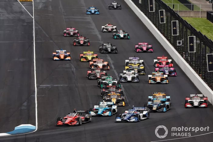 Will Power, Team Penske Chevrolet, Alex Palou, Chip Ganassi Racing Honda, Josef Newgarden, Team Penske Chevrolet, Patricio O'Ward, Arrow McLaren SP Chevrolet, Conor Daly, Ed Carpenter Racing Chevrolet, Christian Lundgaard, Rahal Letterman Lanigan Racing Honda, salida