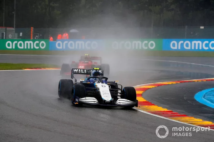 Nicholas Latifi, Williams FW43B, Carlos Sainz Jr., Ferrari SF21