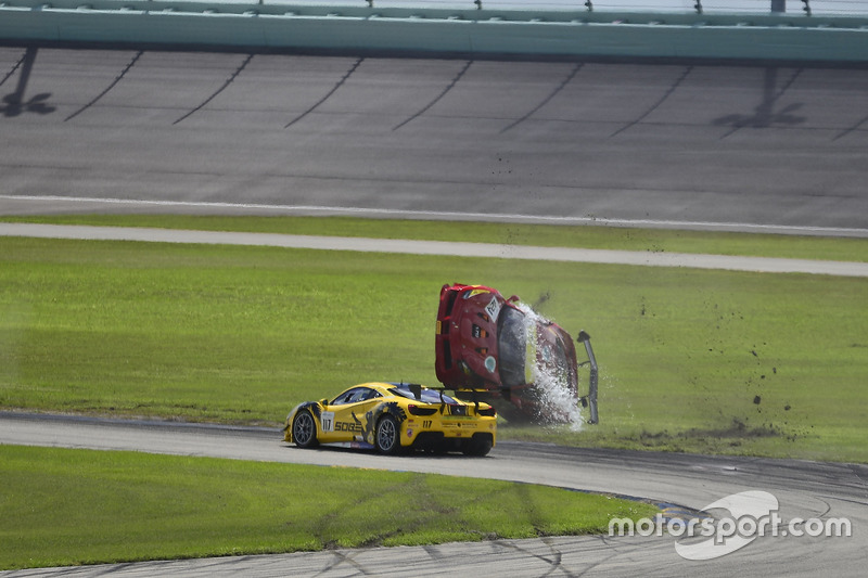 #124 Ferrari of Long Island Ferrari 488 Challenge: Jerome Jacalone, incidente