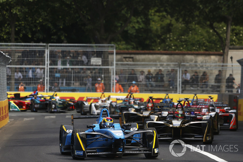 Sébastien Buemi, Renault e.Dams, devance Jean-Eric Vergne, Techeetah, au départ