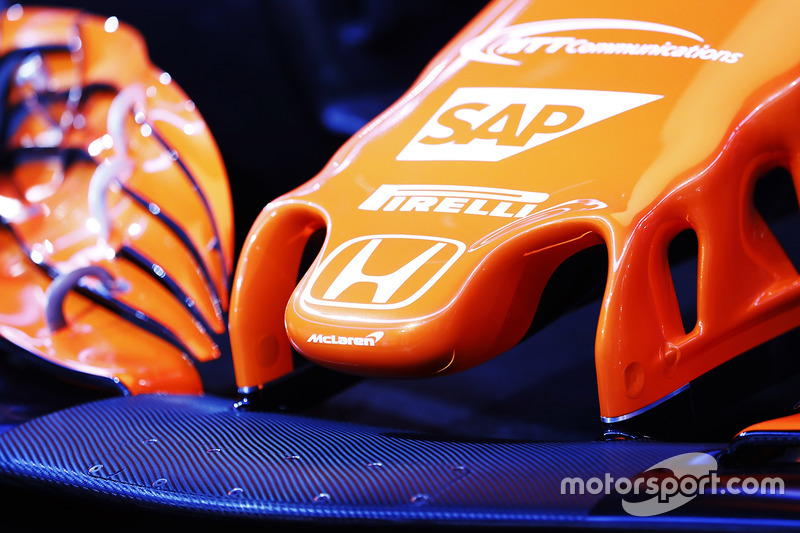 Детали носового обтекателя и логотип Honda на McLaren MCL32