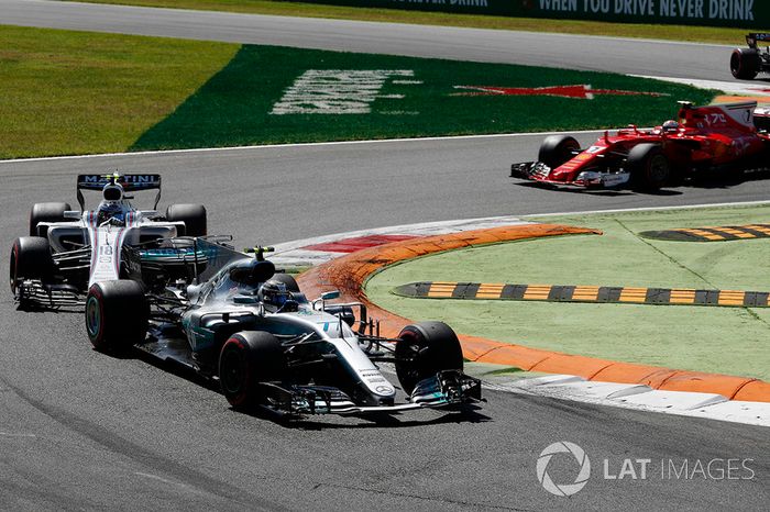 Valtteri Bottas, Mercedes AMG F1 W08, Lance Stroll, Williams FW40