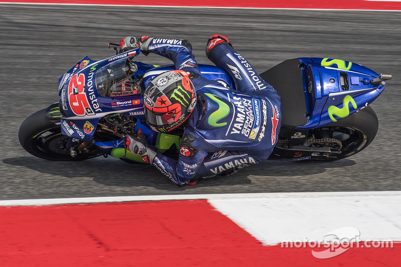 Mas Maverick Viñales provou que não está a passeio e cravava a volta mais rápida, no mesmo momento em que Márquez caia na curva 12.