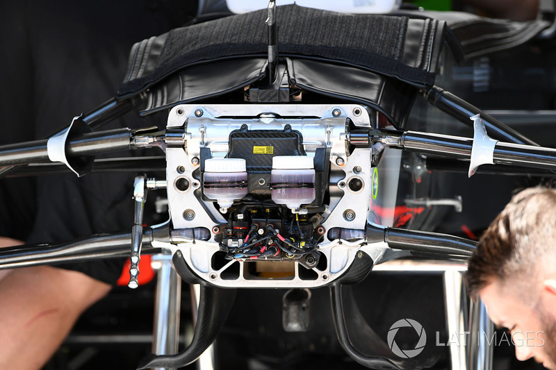 Haas VF-17: Vorderradaufhängung