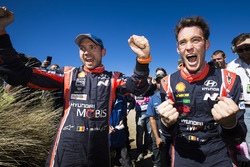 Les vainqueurs Thierry Neuville, Nicolas Gilsoul, Hyundai i20 WRC, Hyundai Motorsport