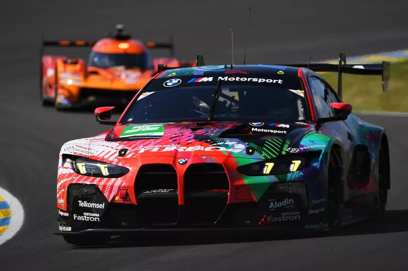 #32 Équipe WRT BMW M4 LMGT3 Evo : Darren Leung, Sean Gelael, Augusto Farfus