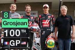 (Зліва направо): Гюнтер Штайнер, керівник Haas F1 Team; Ромен Грожан, Haas F1 Team; Естебан Гутьєрре